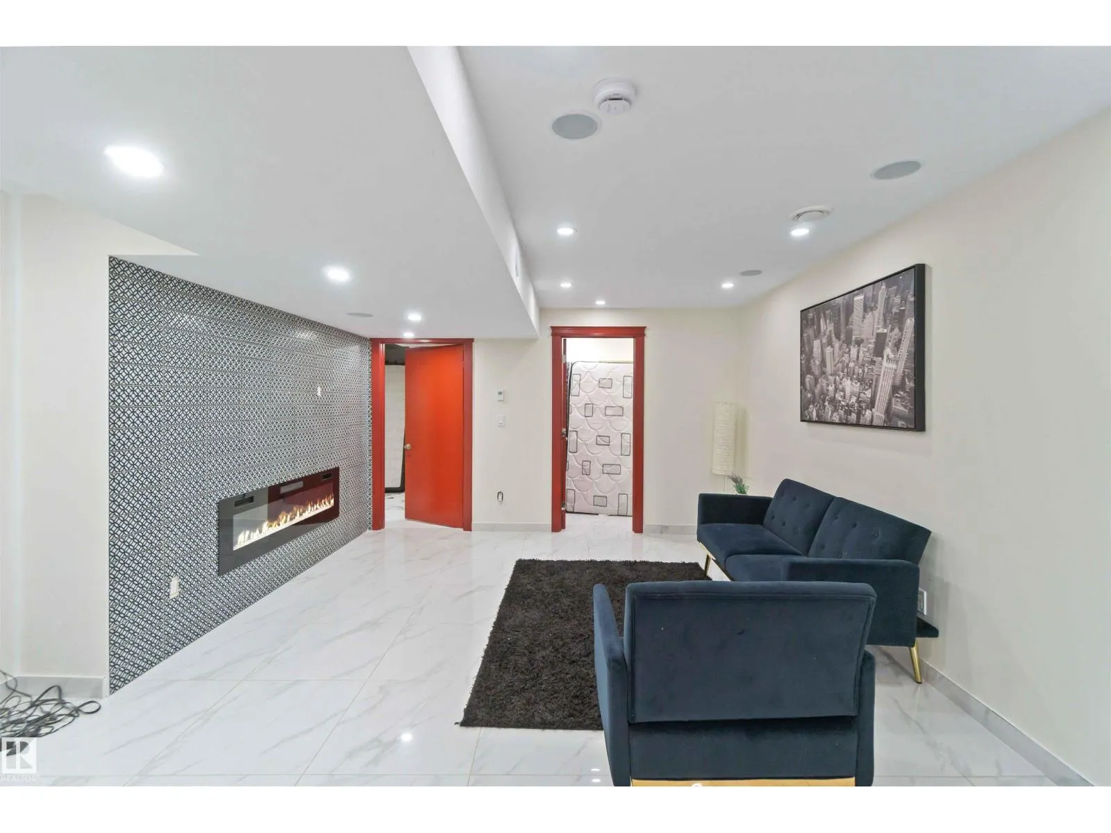 392 CHARLESWORTH DR SW