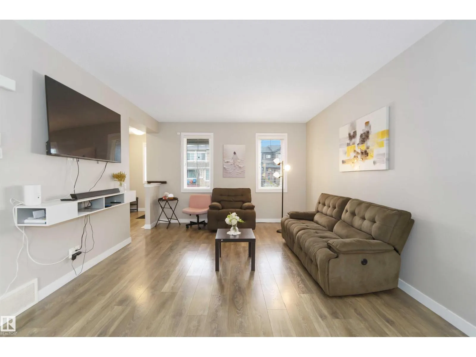 392 CHARLESWORTH DR SW