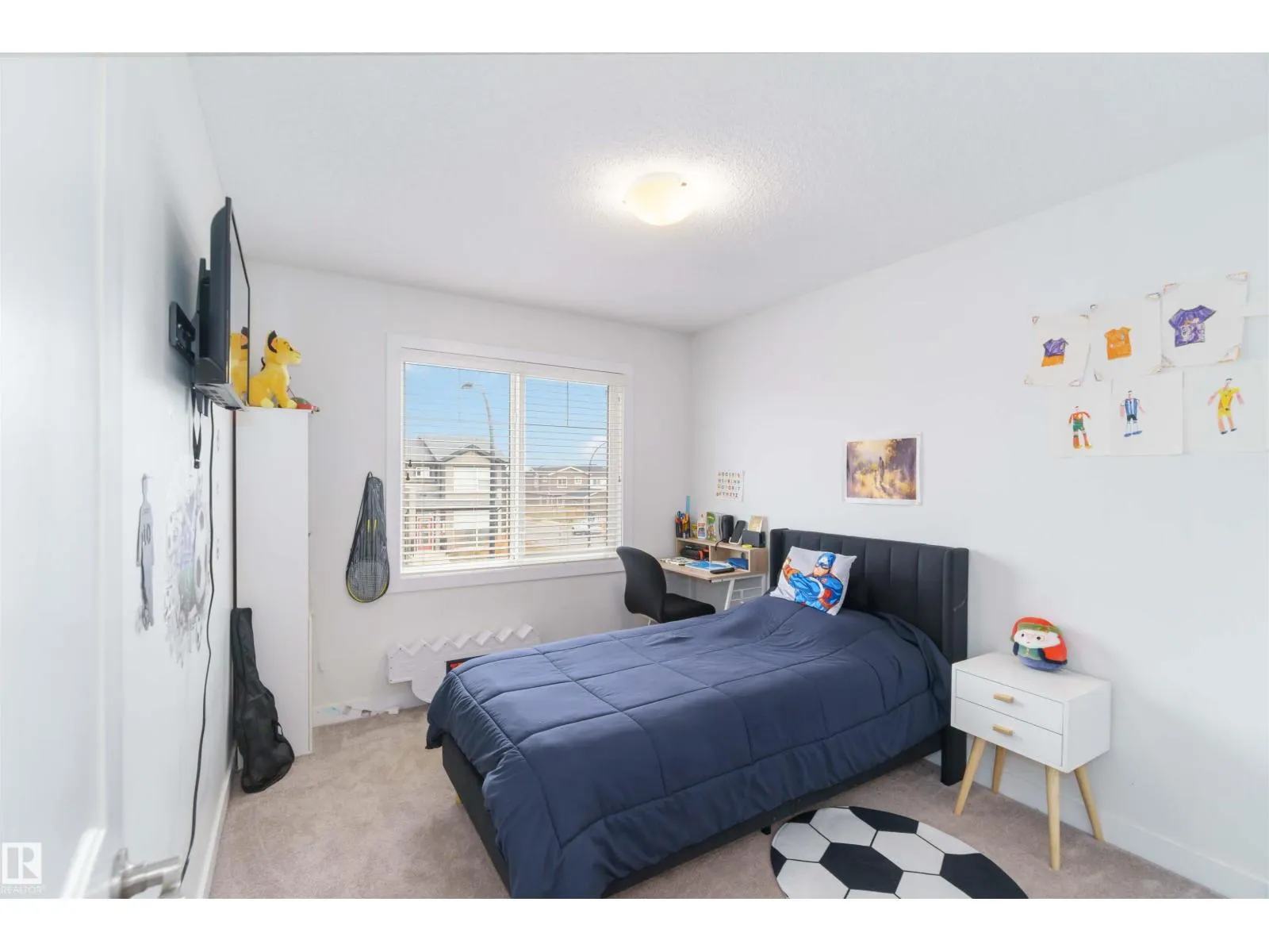 392 CHARLESWORTH DR SW