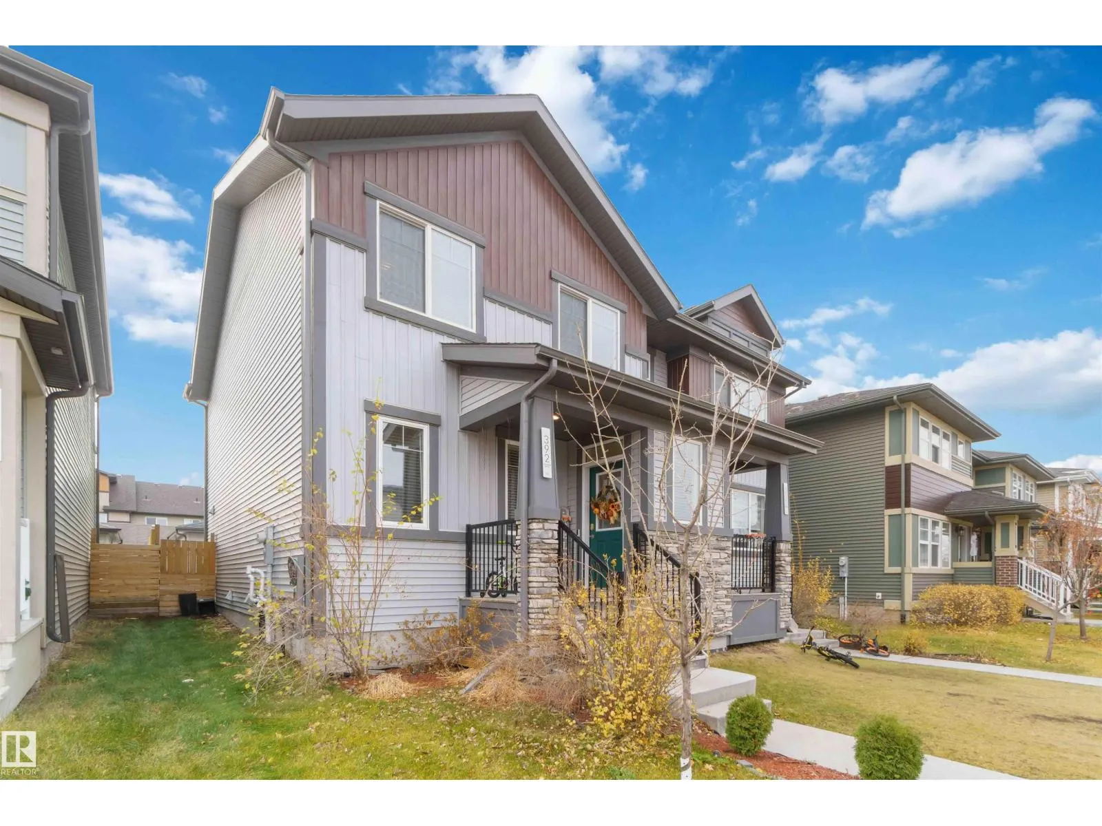 392 CHARLESWORTH DR SW