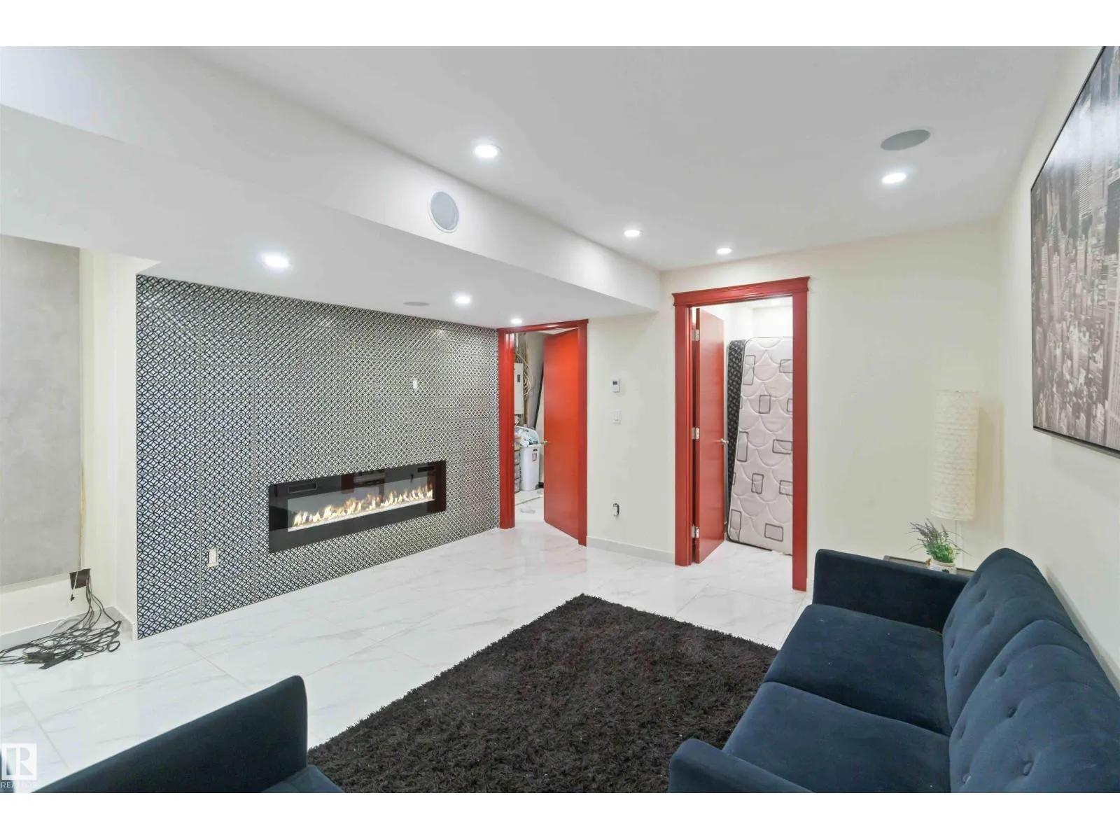 392 CHARLESWORTH DR SW