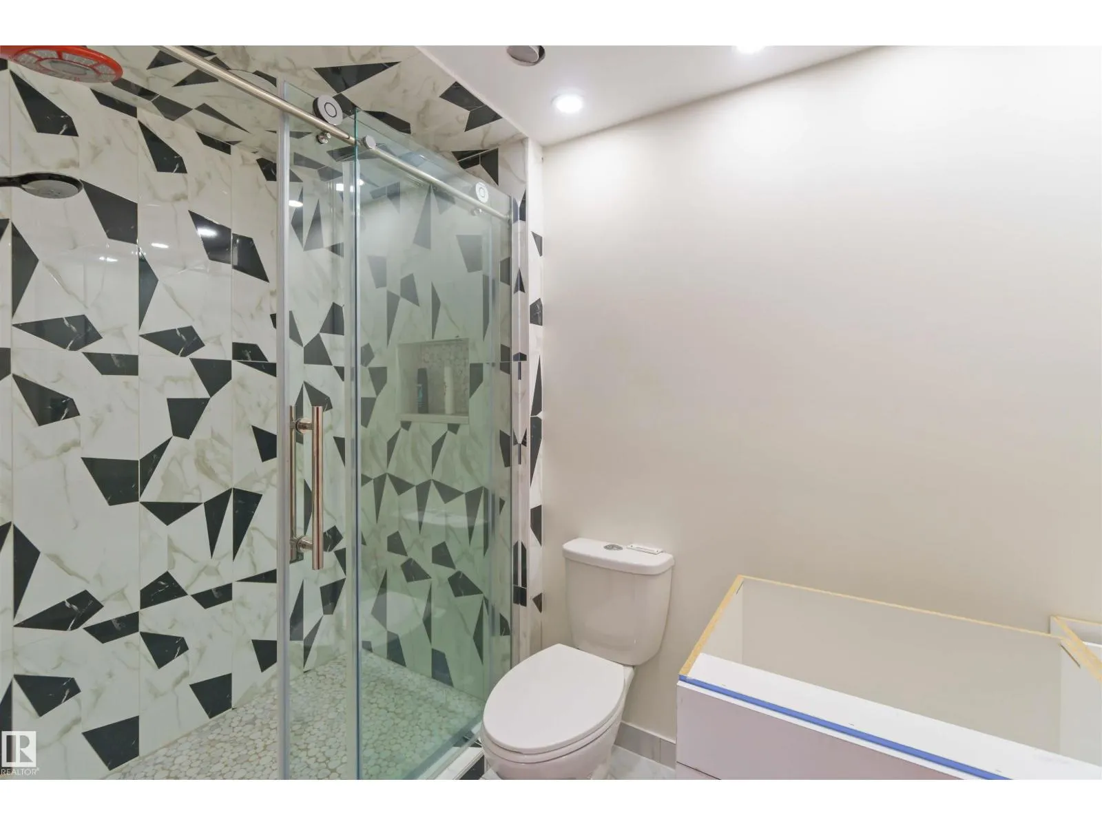 392 CHARLESWORTH DR SW