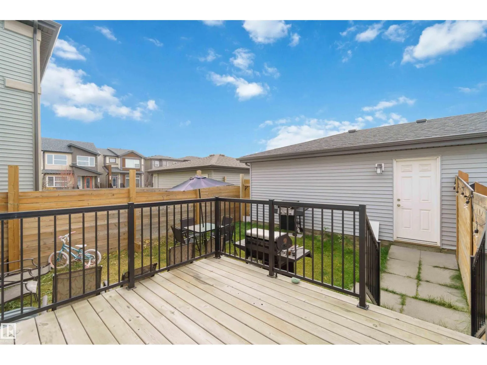 392 CHARLESWORTH DR SW