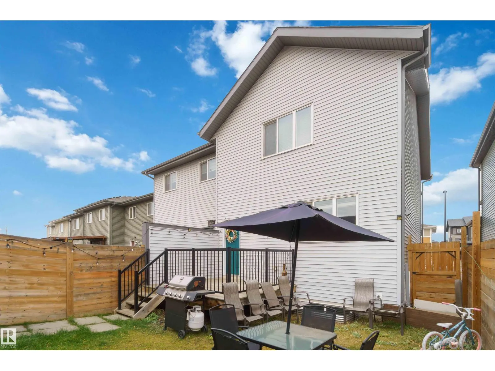 392 CHARLESWORTH DR SW