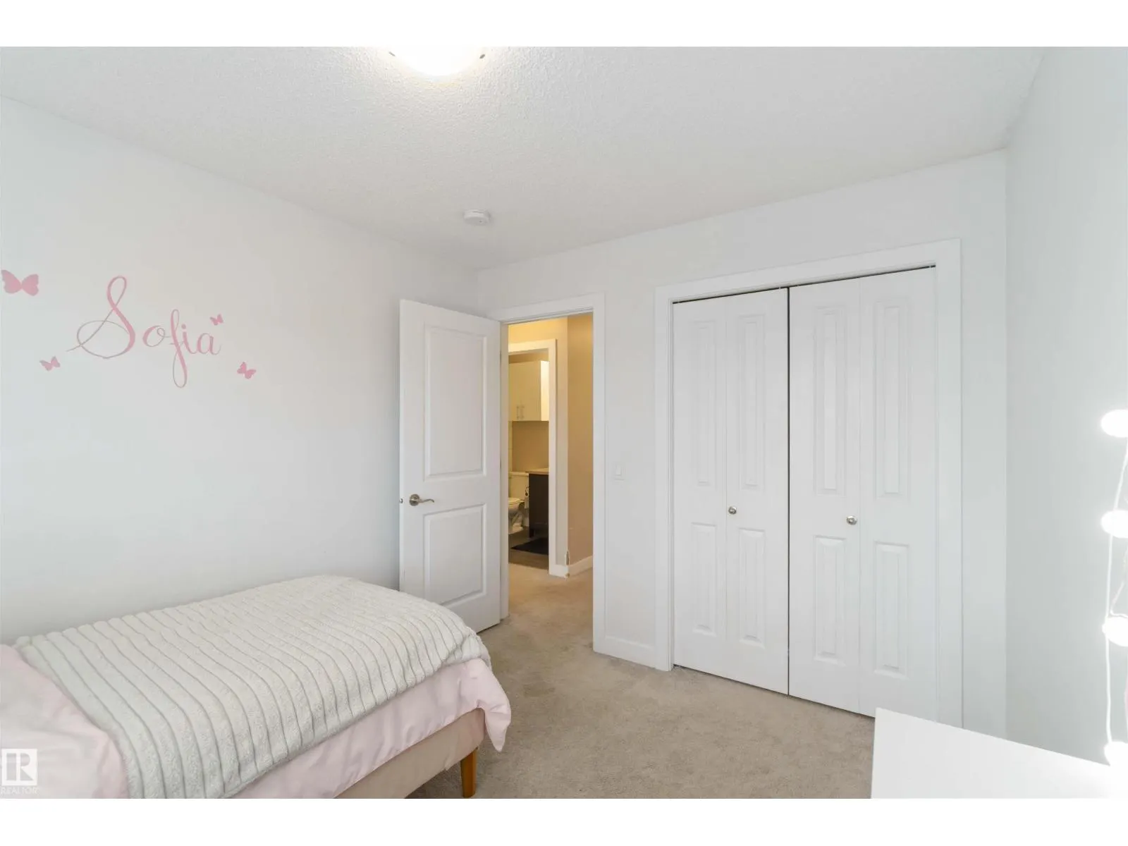 392 CHARLESWORTH DR SW