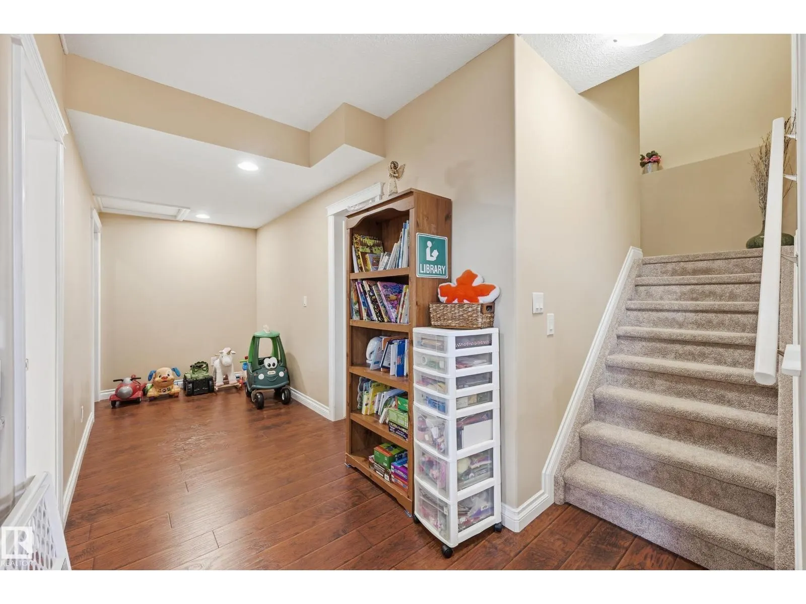 1590 Chapman WY SW SW