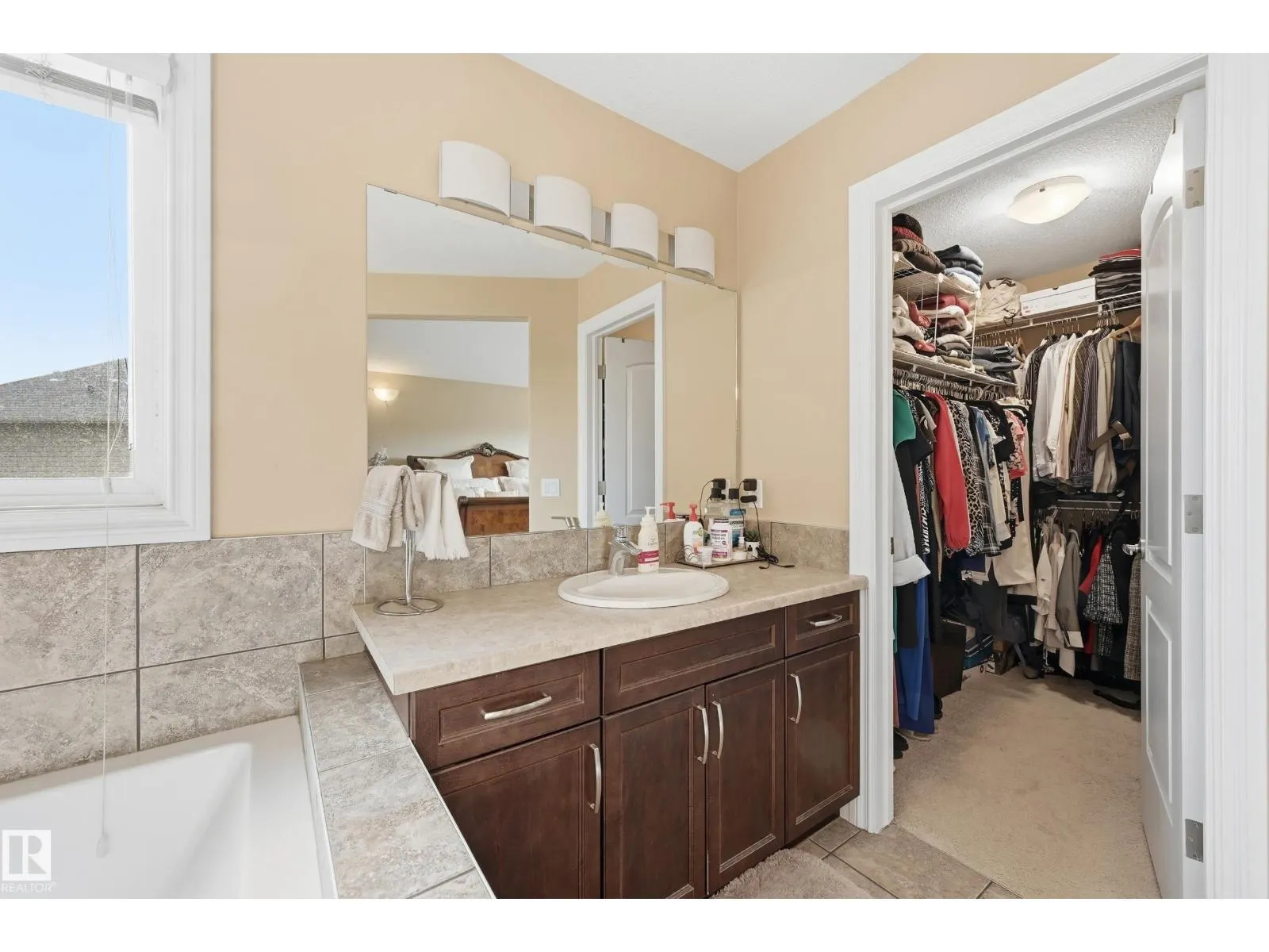 1590 Chapman WY SW SW