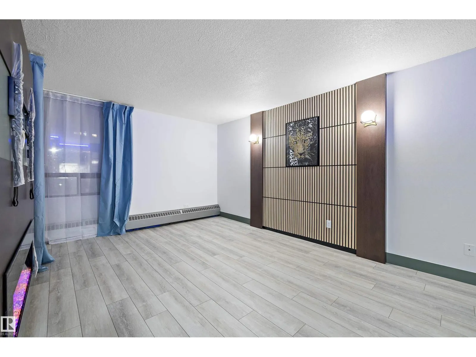 #401 10160 114 ST NW