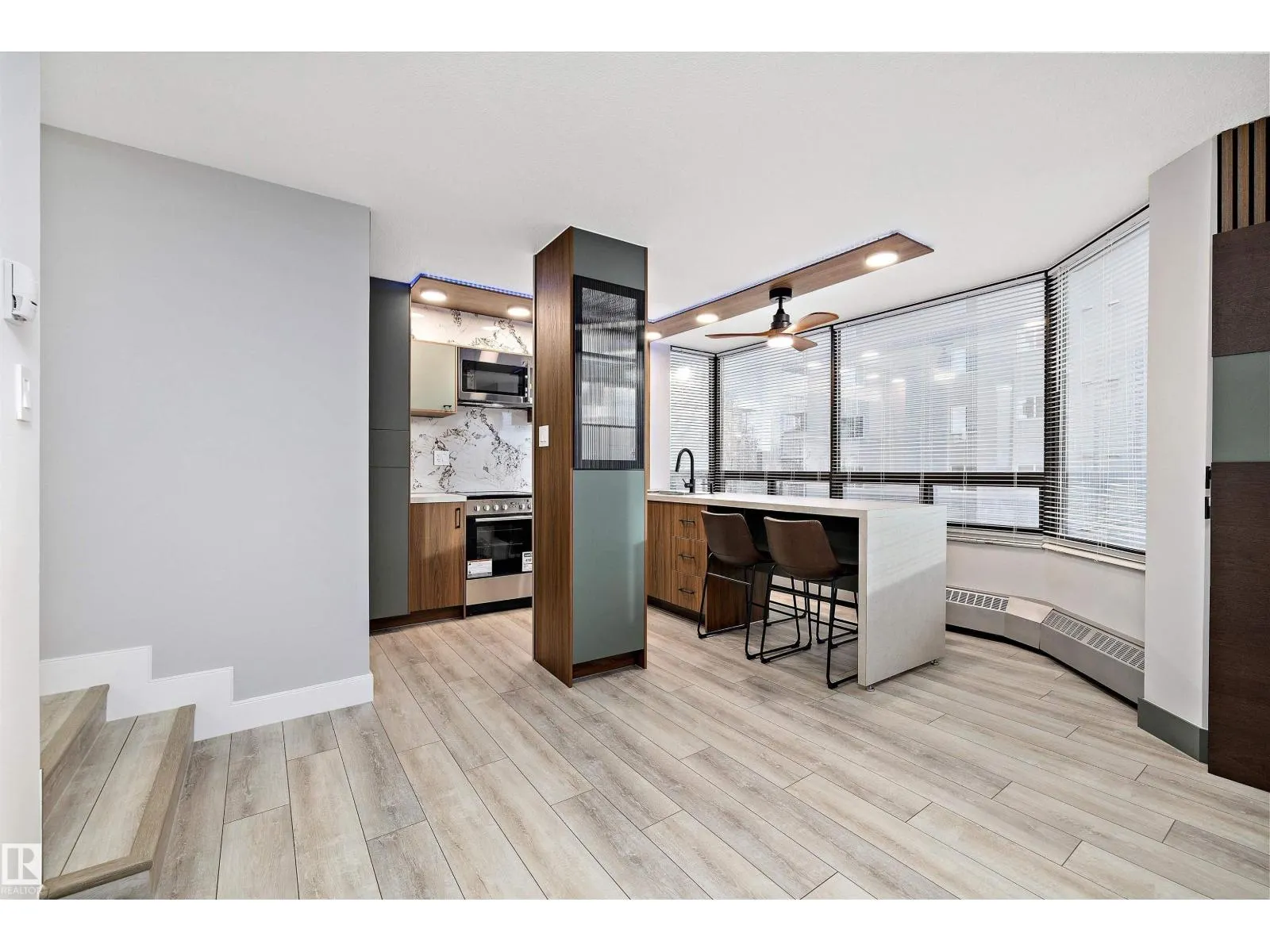 #401 10160 114 ST NW