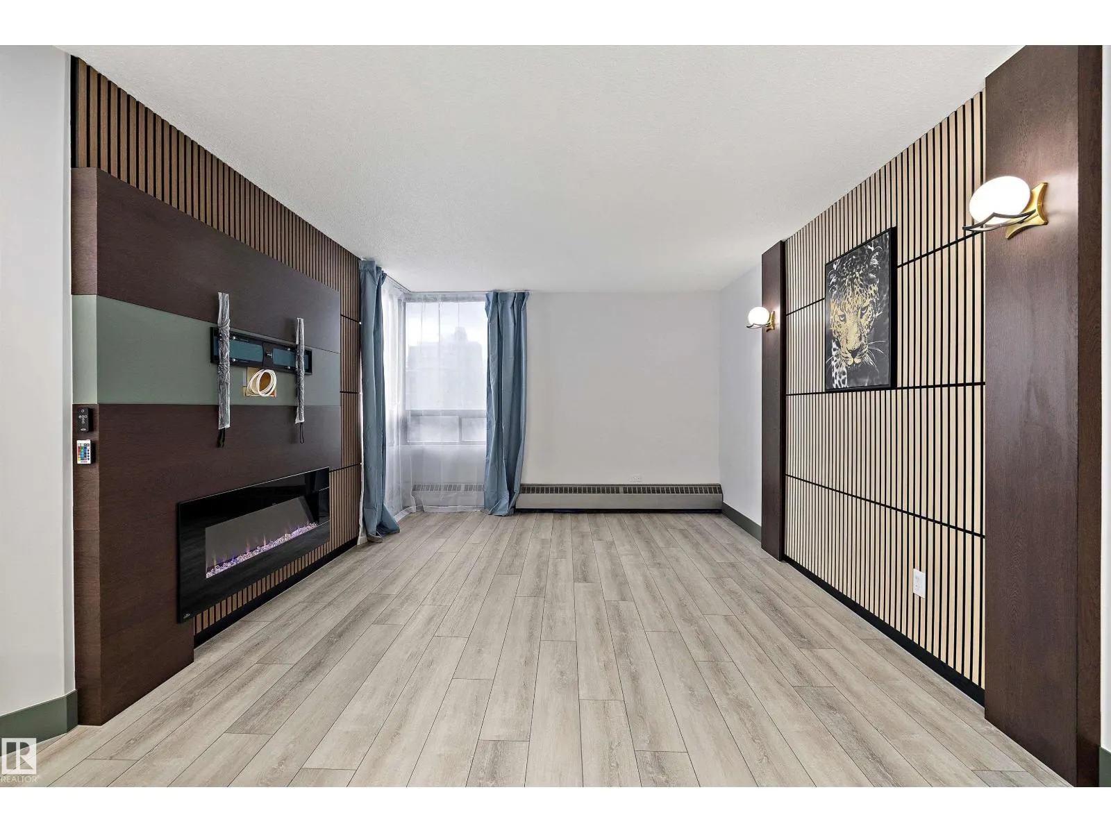 #401 10160 114 ST NW