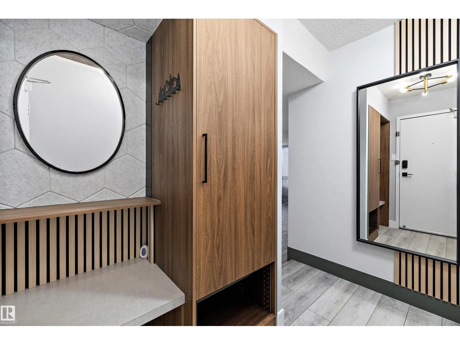 #401 10160 114 ST NW