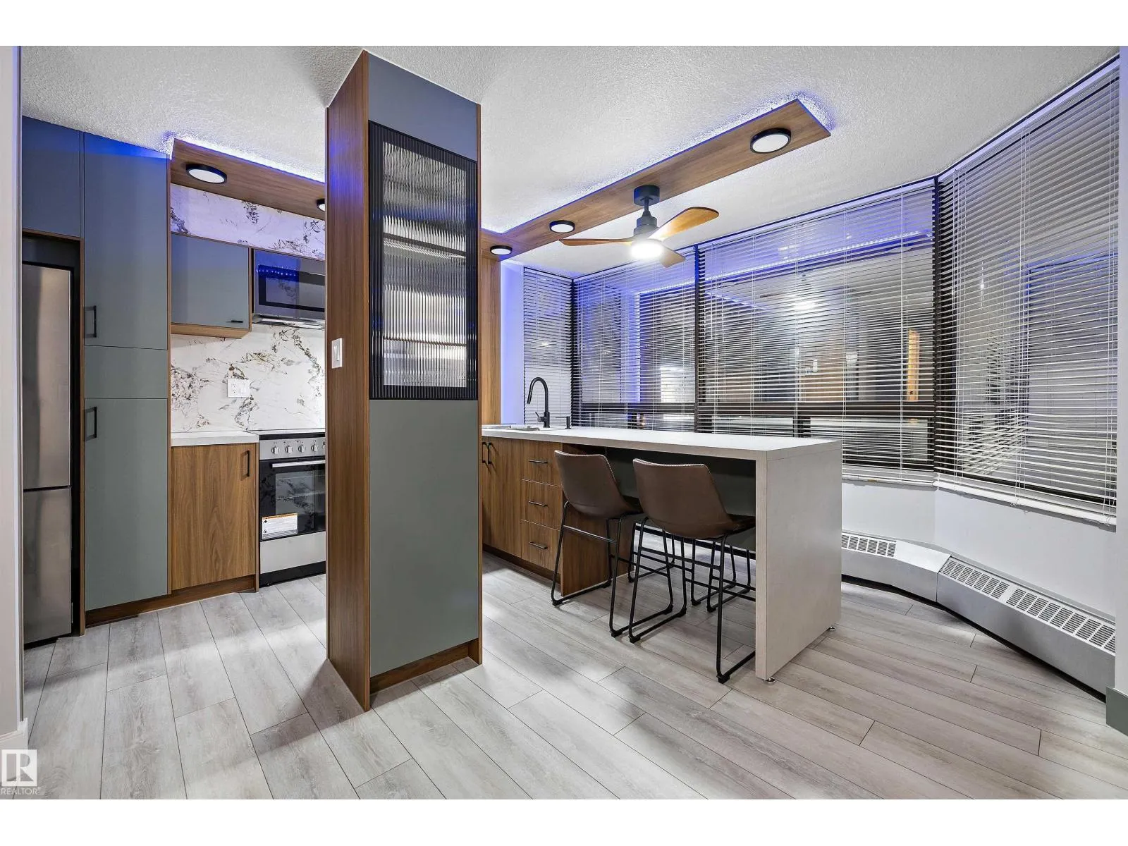 #401 10160 114 ST NW