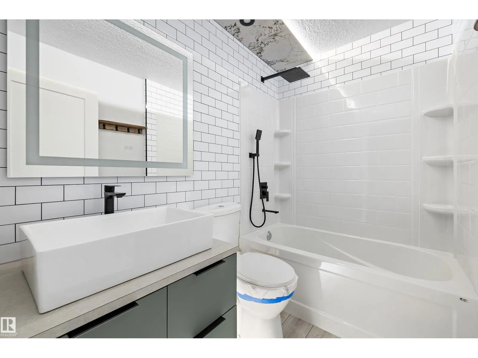 #401 10160 114 ST NW