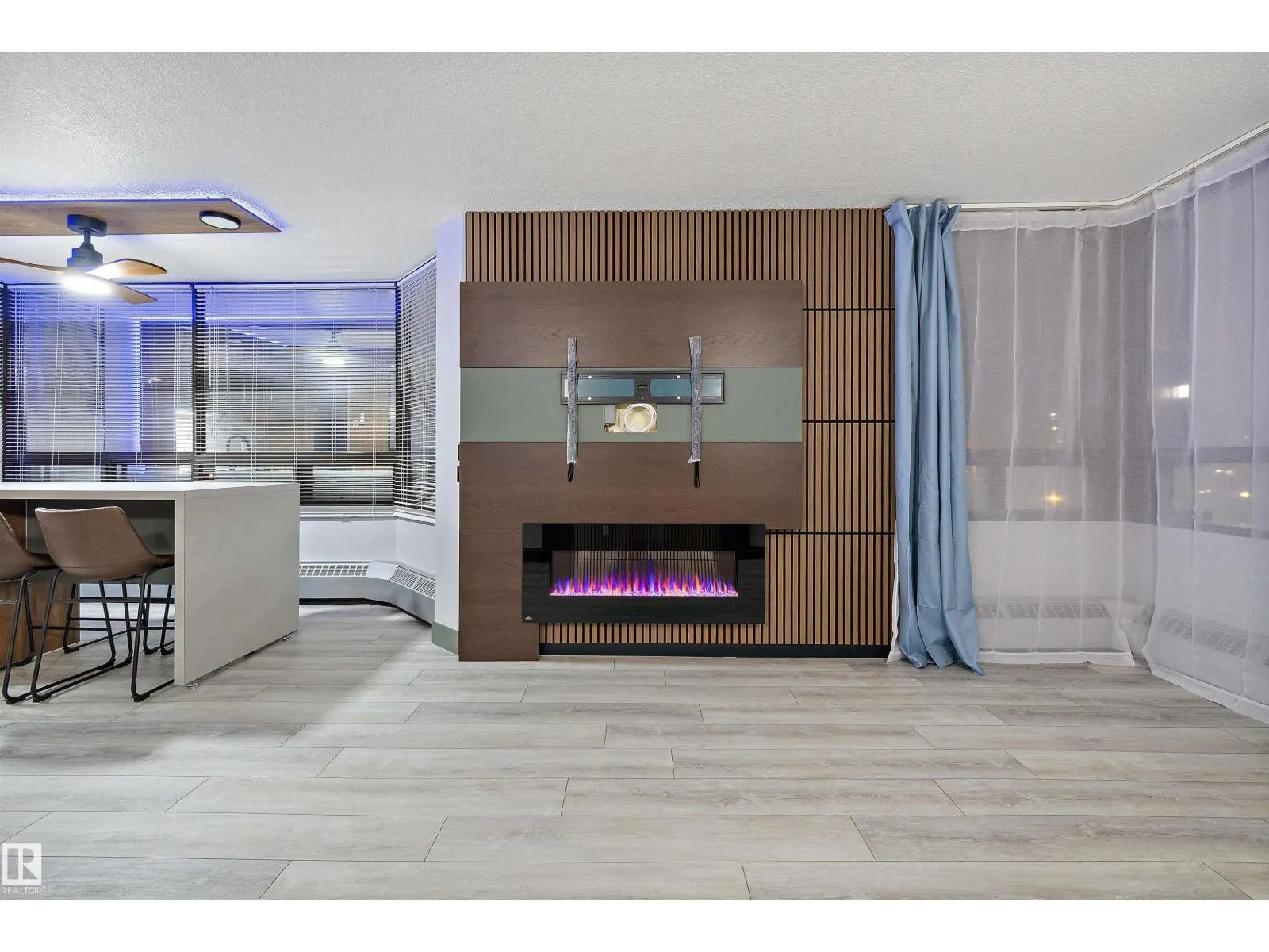 #401 10160 114 ST NW