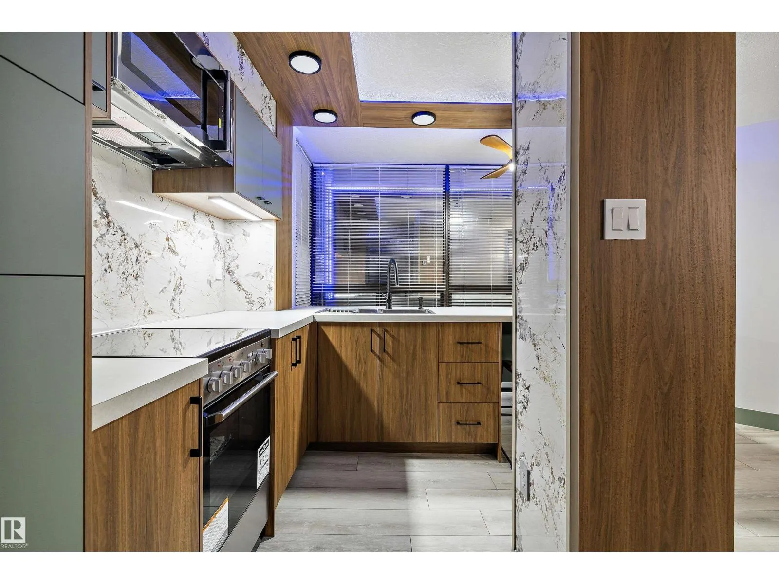 #401 10160 114 ST NW