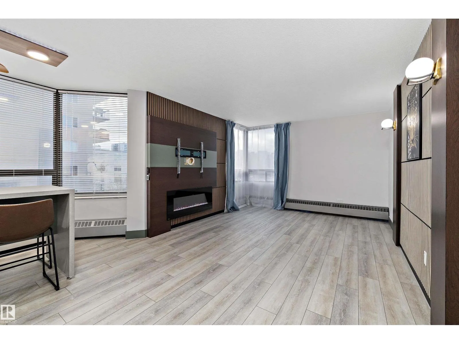 #401 10160 114 ST NW