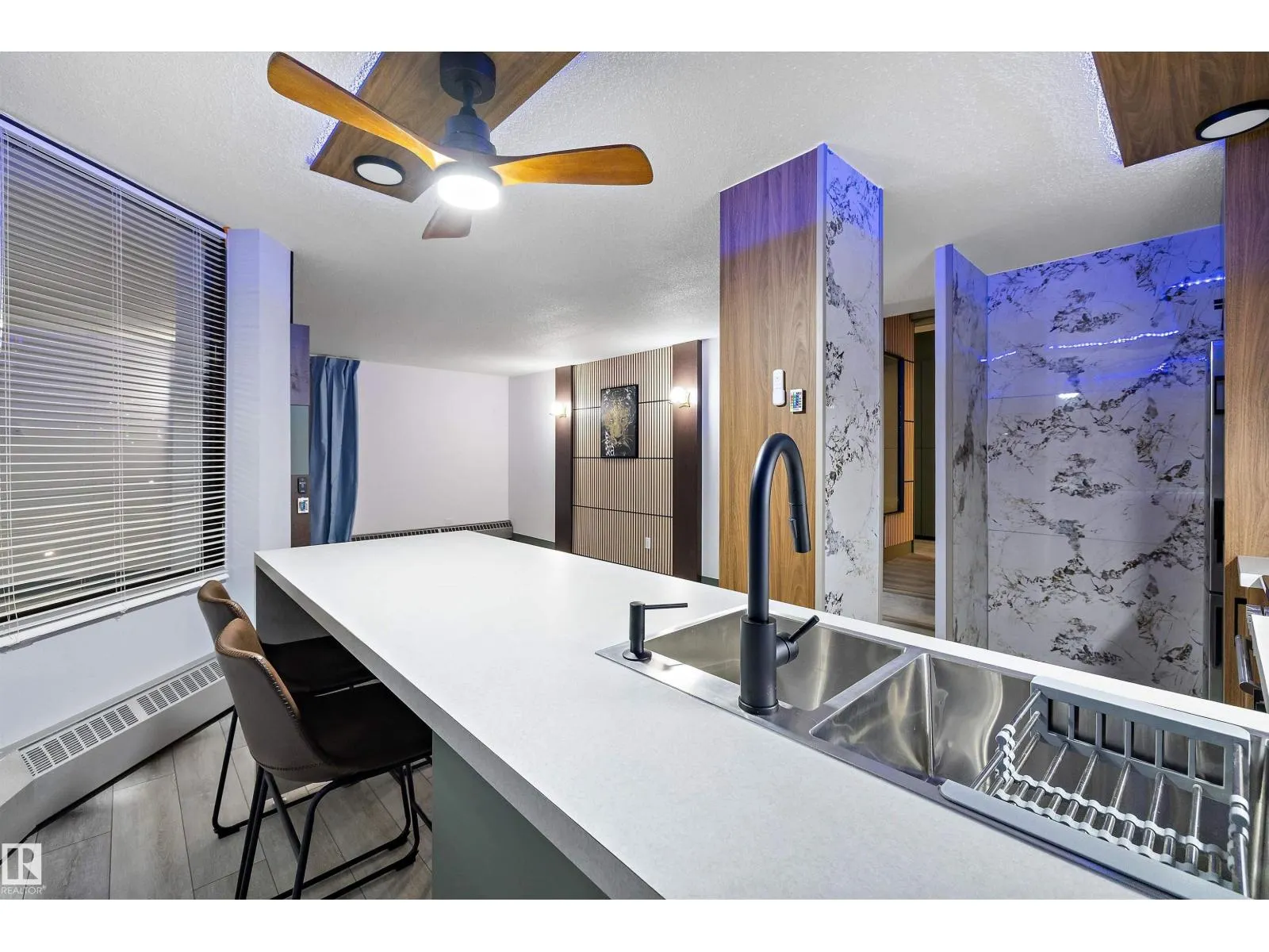 #401 10160 114 ST NW