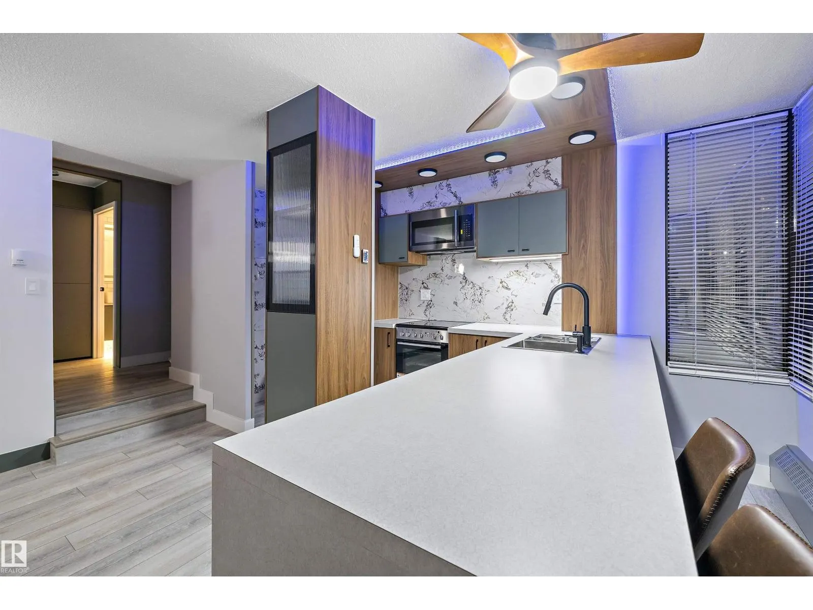 #401 10160 114 ST NW