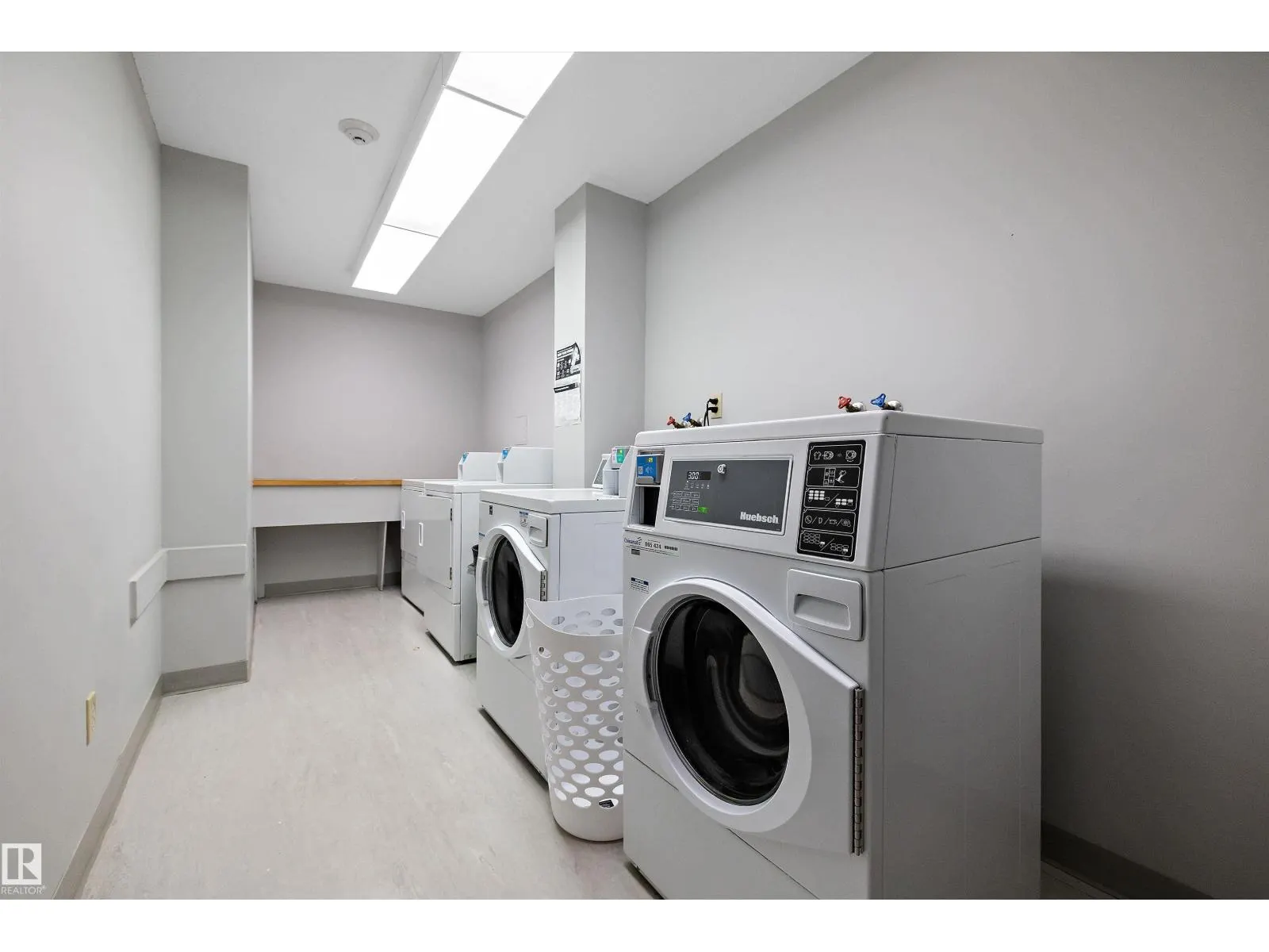 #401 10160 114 ST NW