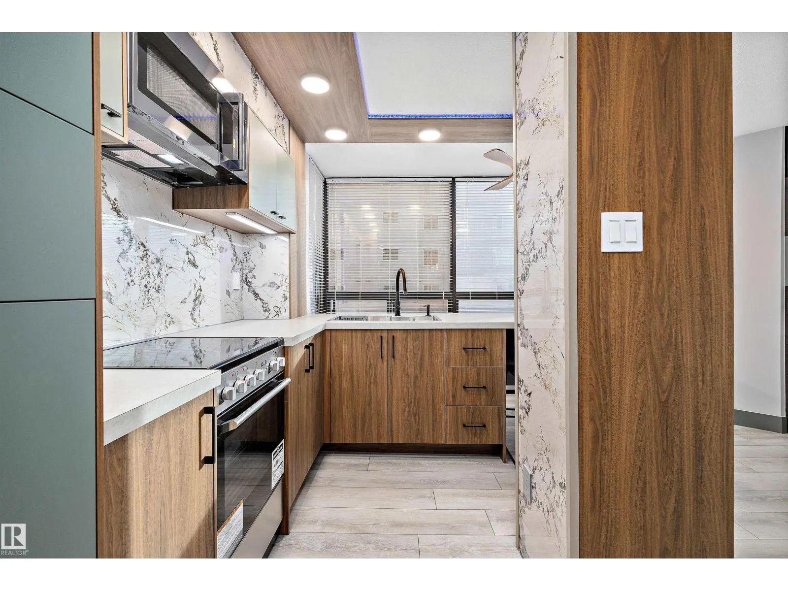 #401 10160 114 ST NW