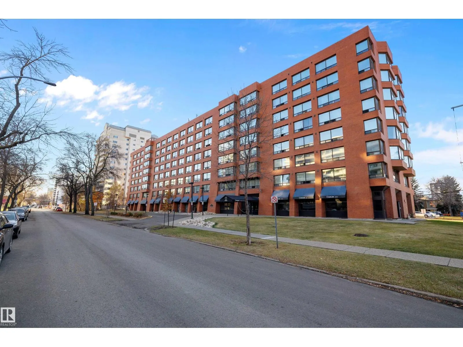 #401 10160 114 ST NW