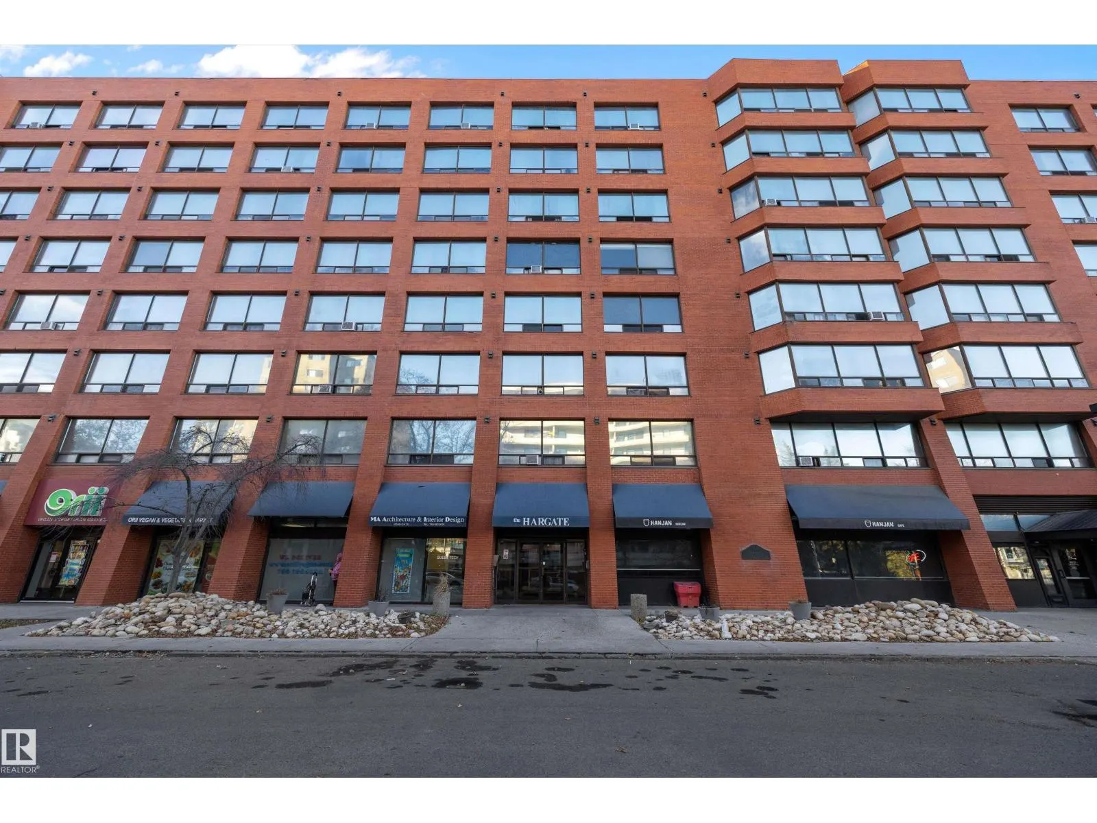 #401 10160 114 ST NW