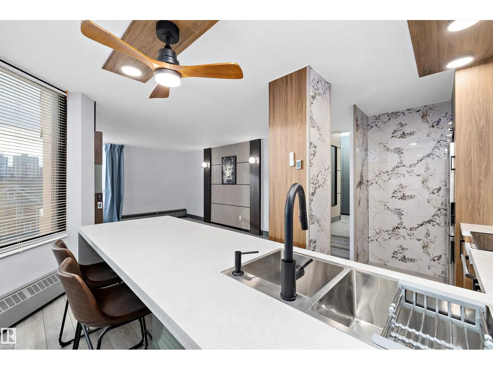 #401 10160 114 ST NW