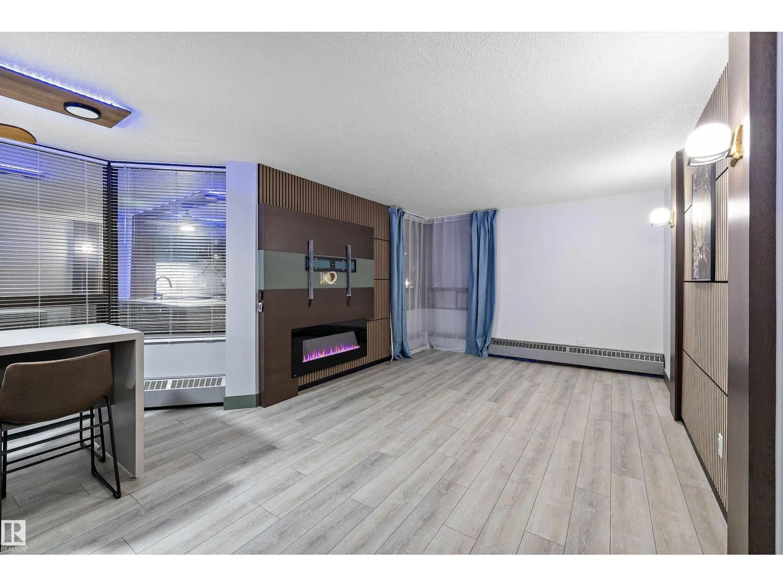 #401 10160 114 ST NW