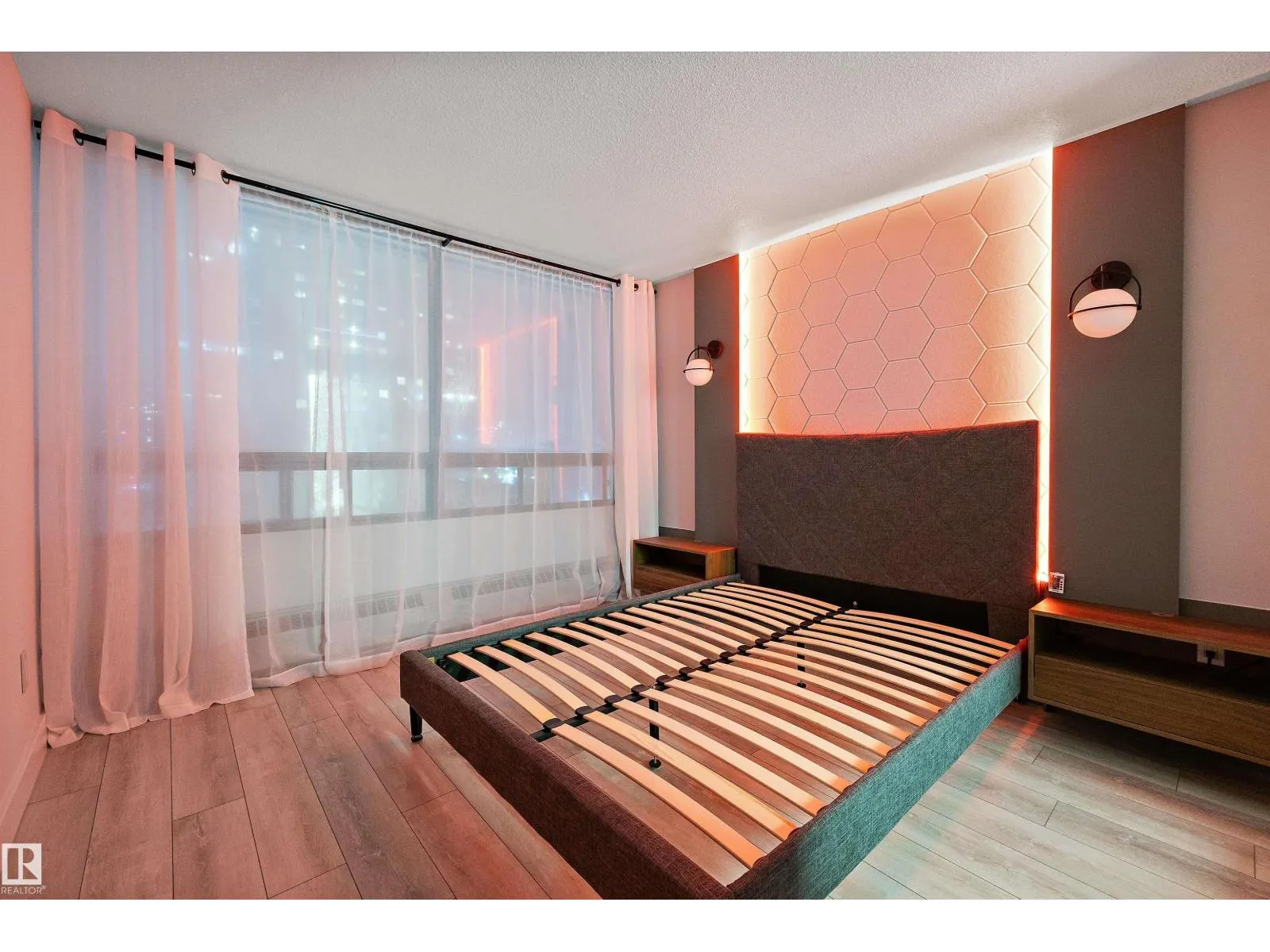 #401 10160 114 ST NW