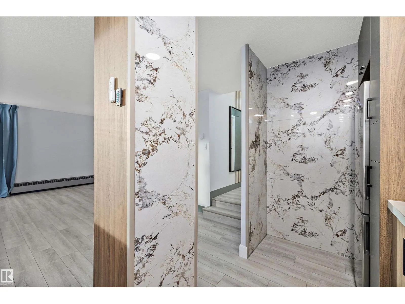 #401 10160 114 ST NW