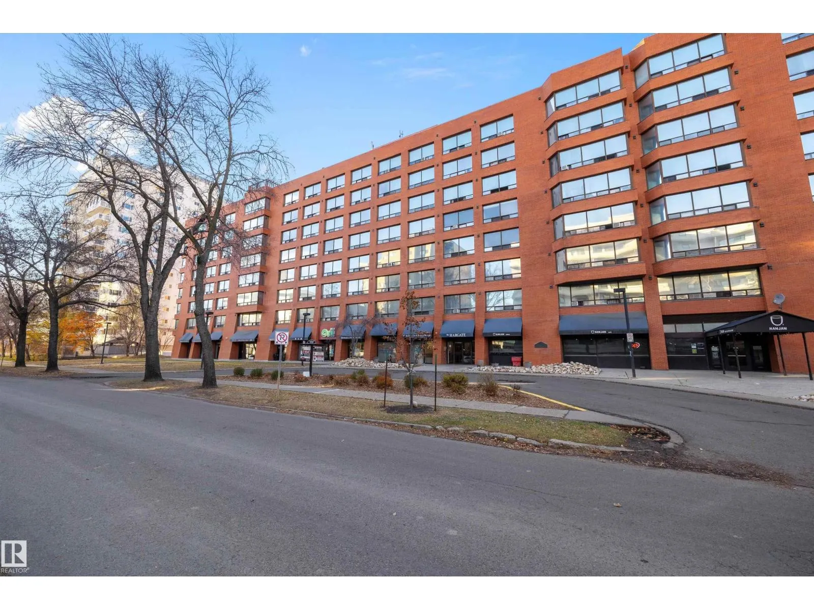 #401 10160 114 ST NW