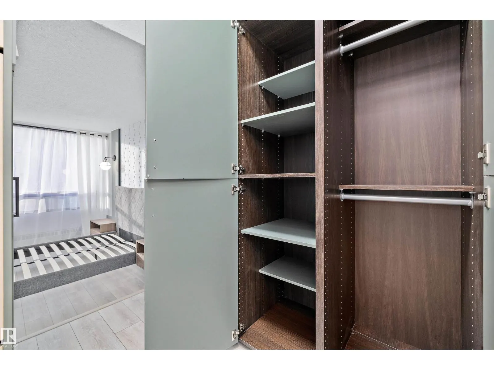 #401 10160 114 ST NW