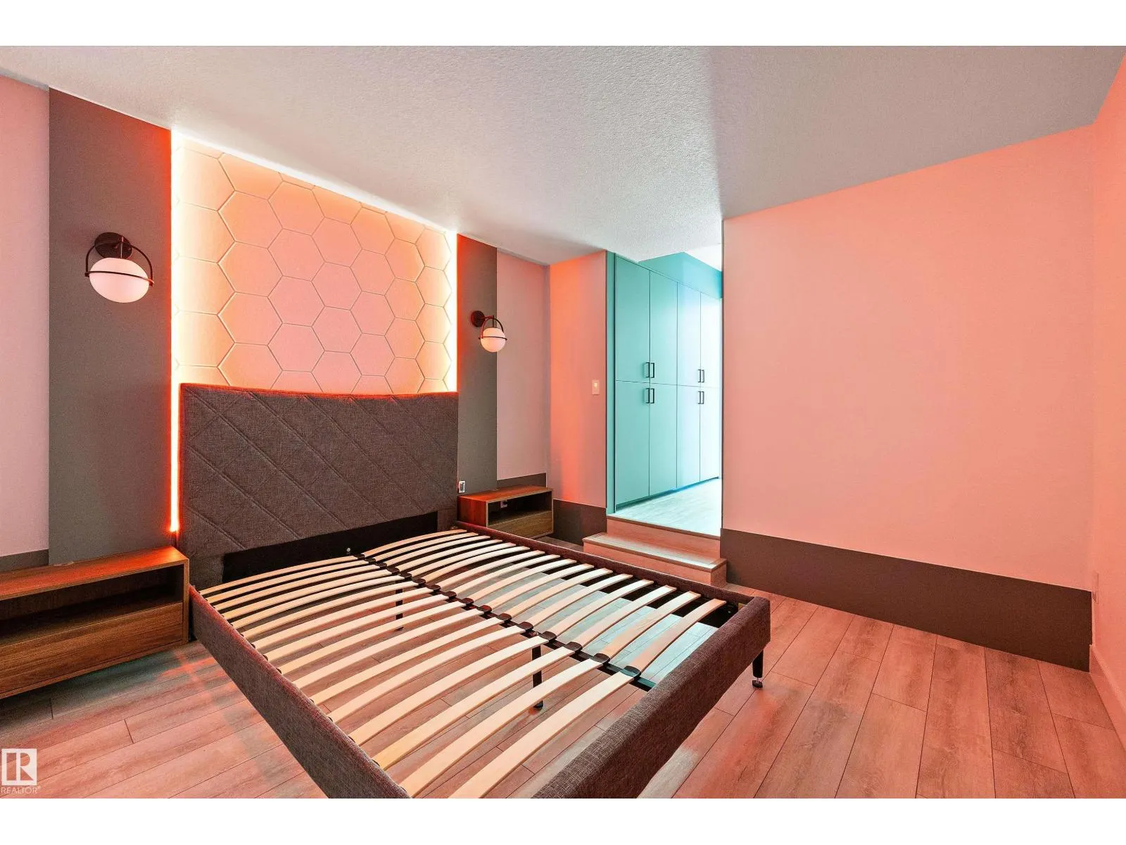 #401 10160 114 ST NW