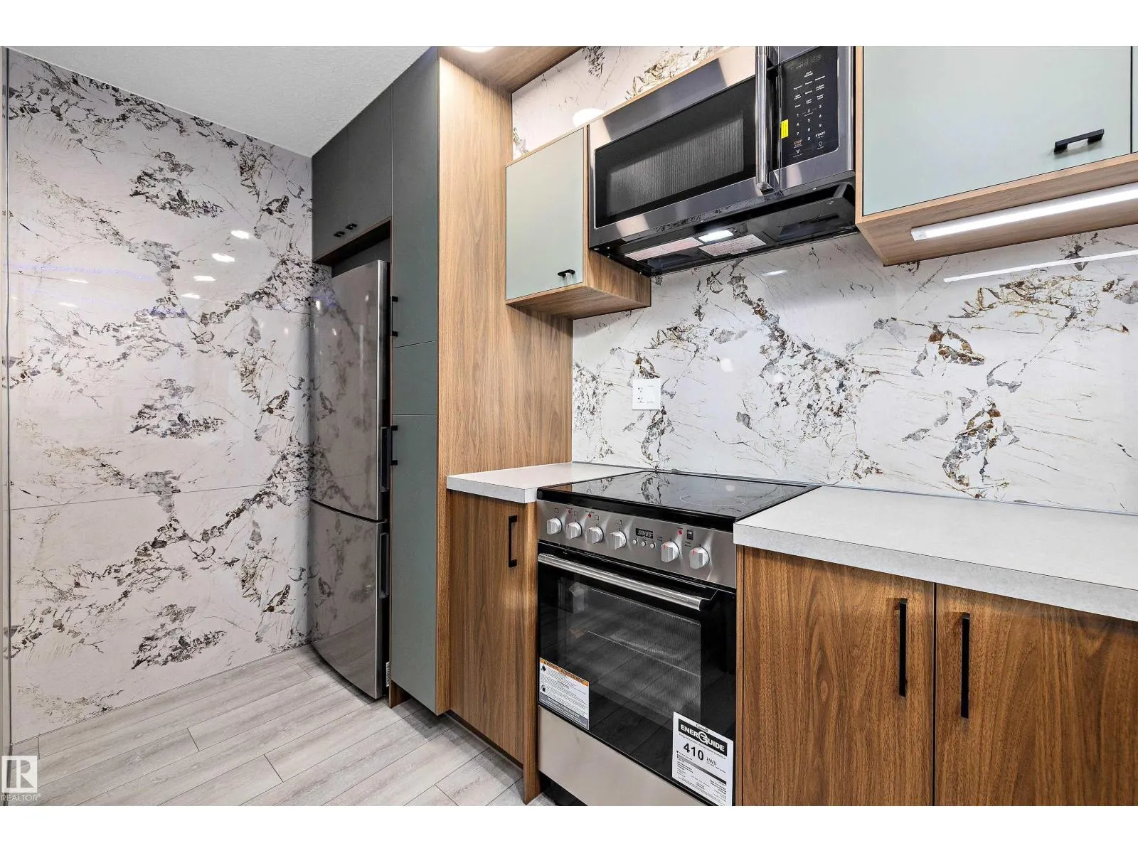 #401 10160 114 ST NW