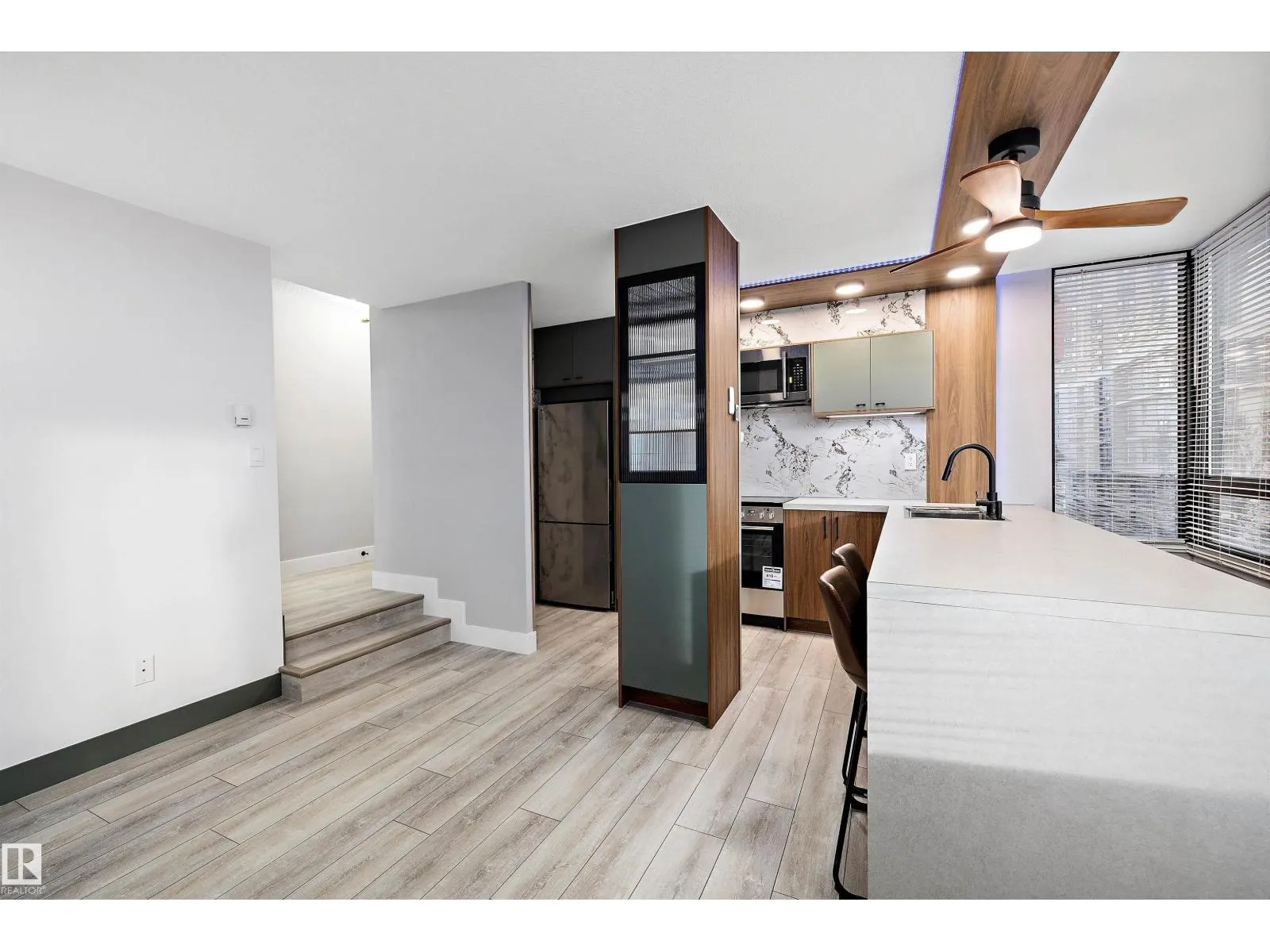 #401 10160 114 ST NW