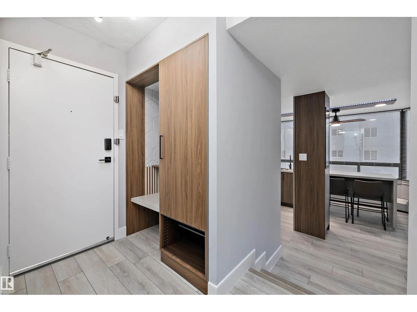 #401 10160 114 ST NW