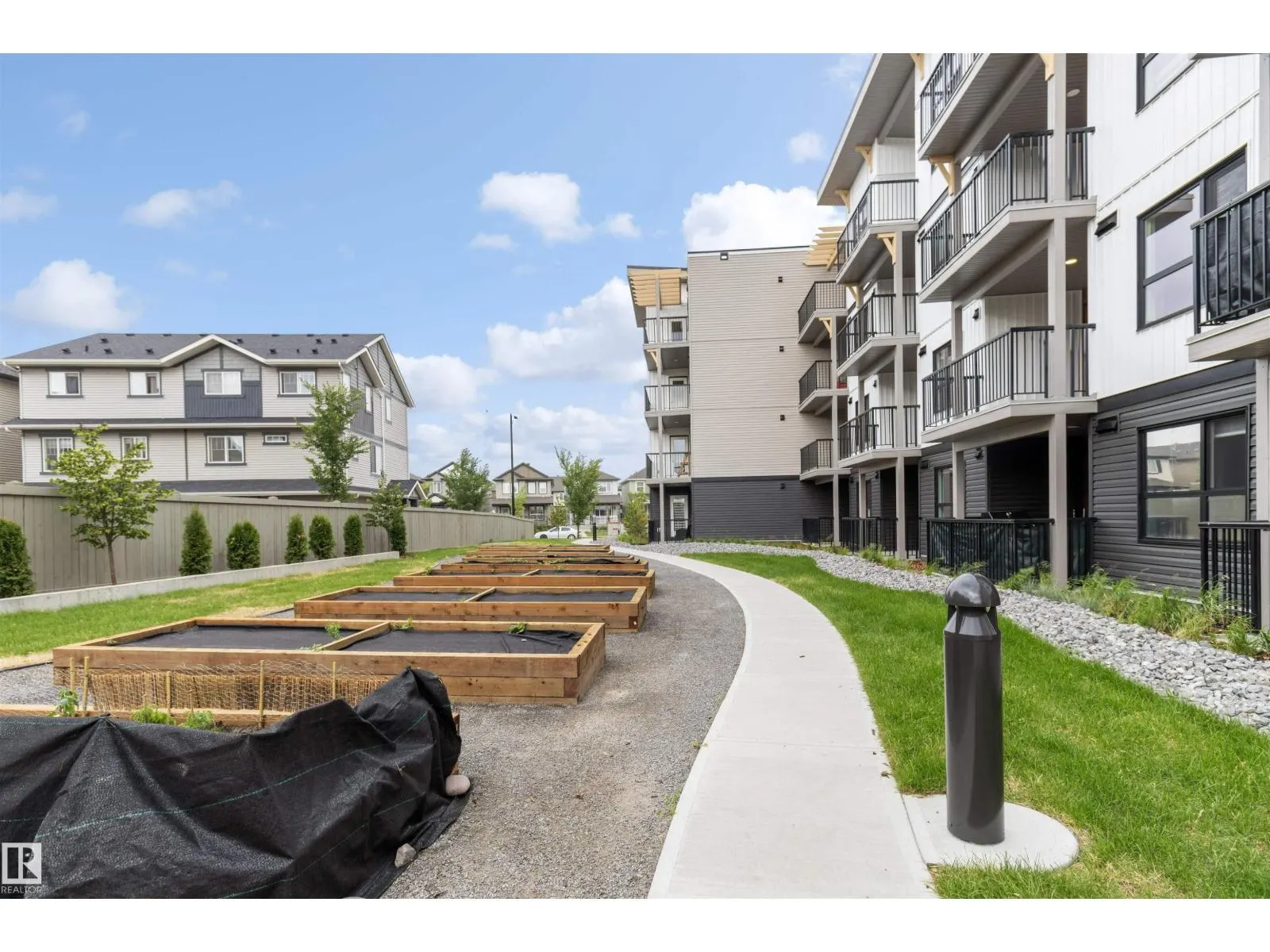 #101 1506 TAMARACK BV NW