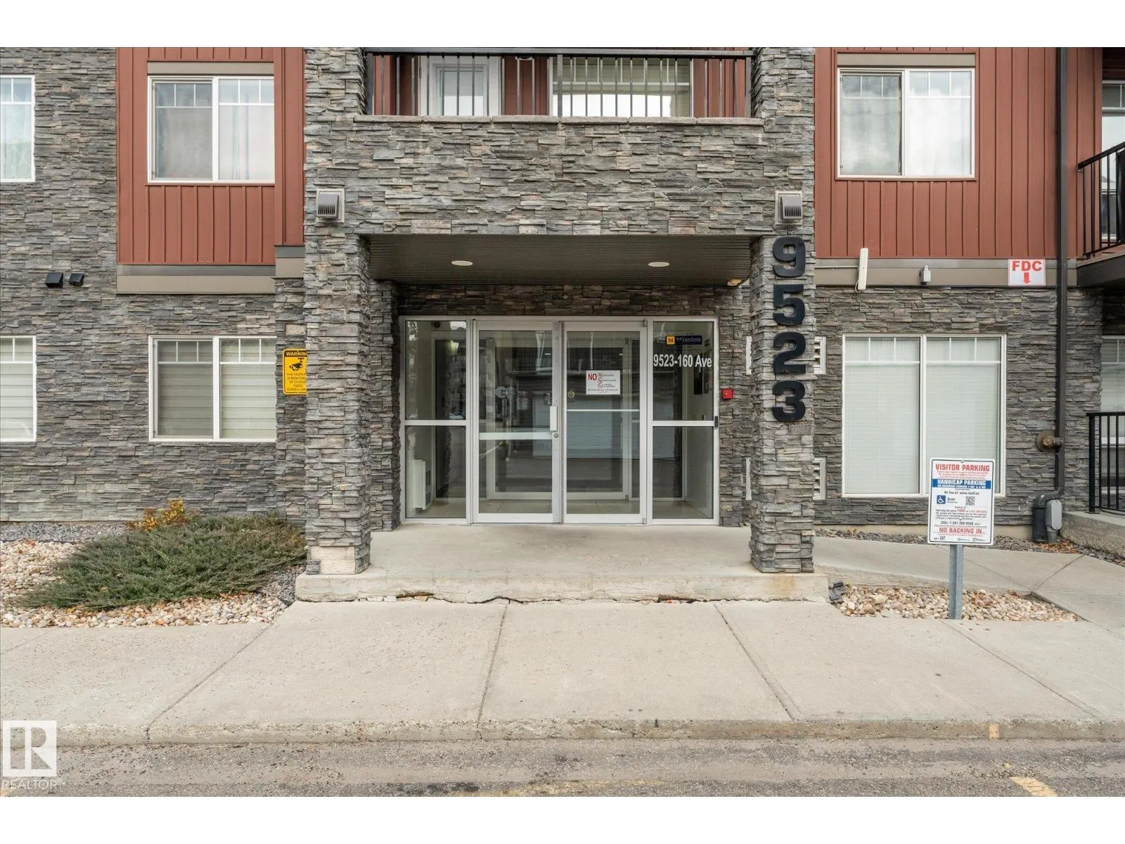 #109 9523 160 AV NW