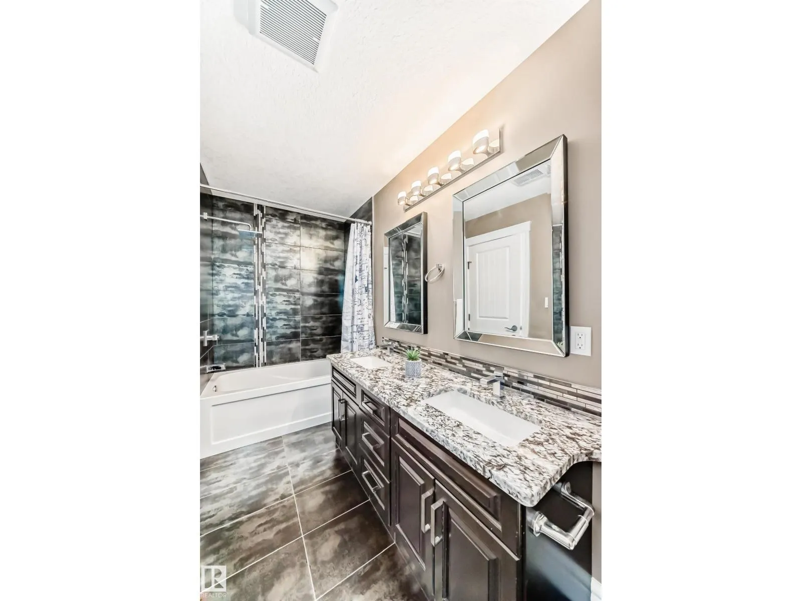 1552 CUNNINGHAM CAPE CA SW