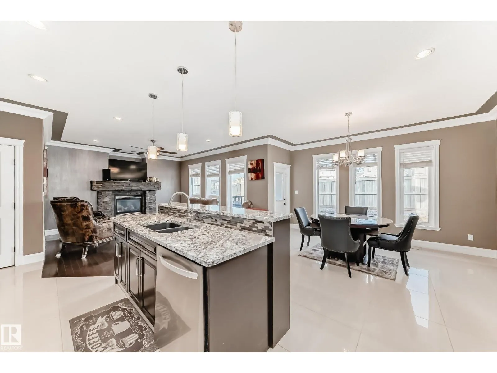 1552 CUNNINGHAM CAPE CA SW