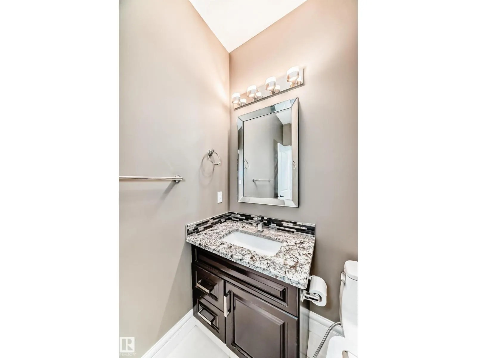 1552 CUNNINGHAM CAPE CA SW