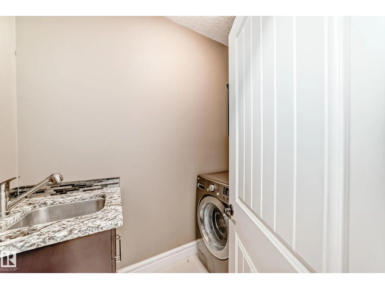 1552 CUNNINGHAM CAPE CA SW