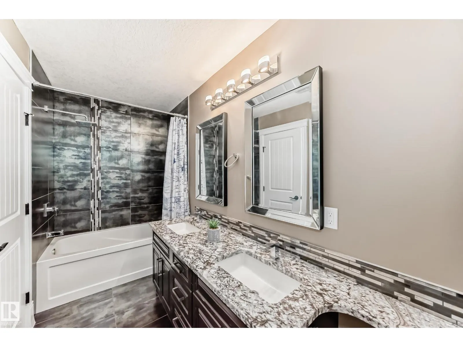 1552 CUNNINGHAM CAPE CA SW