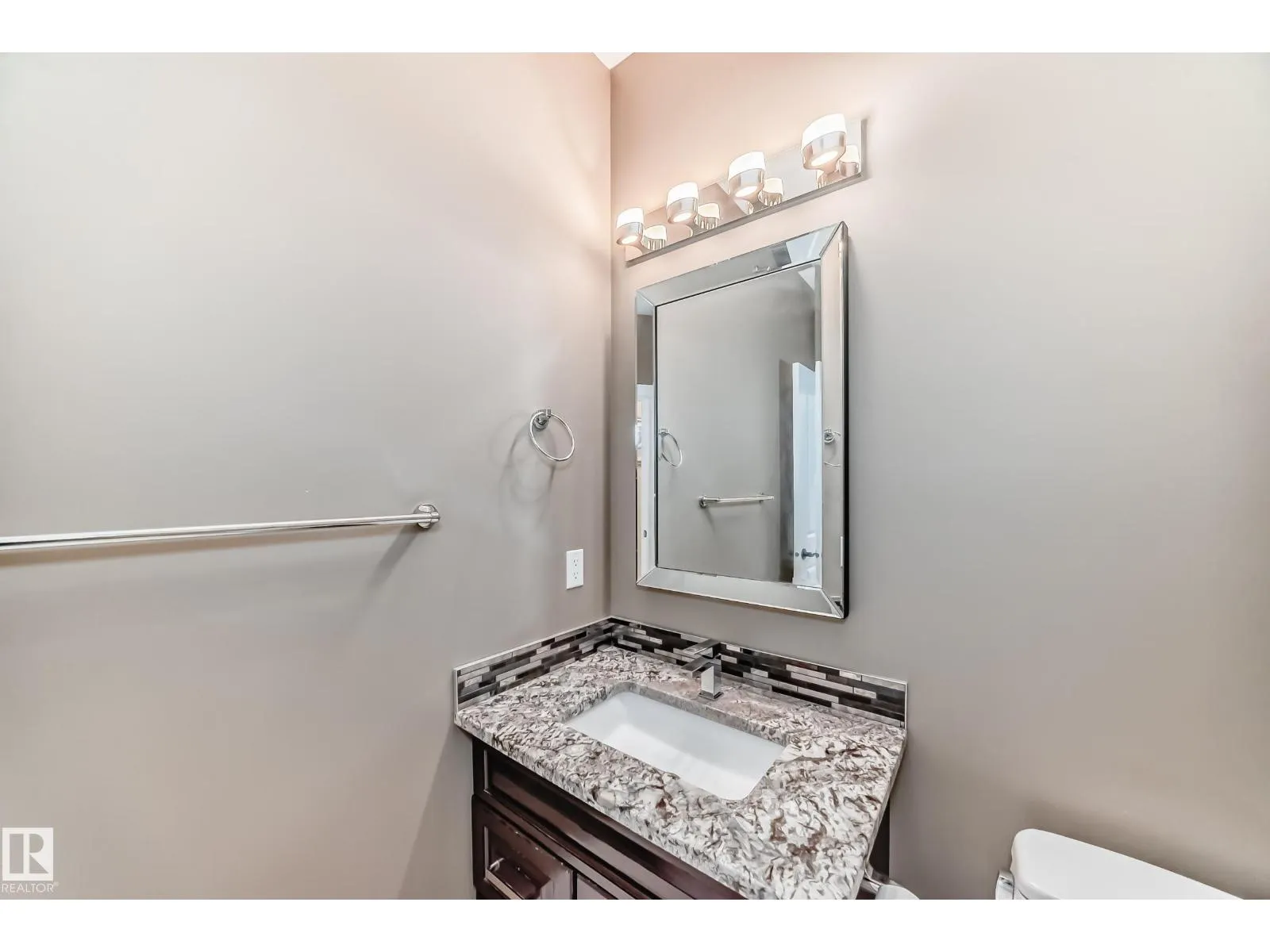 1552 CUNNINGHAM CAPE CA SW