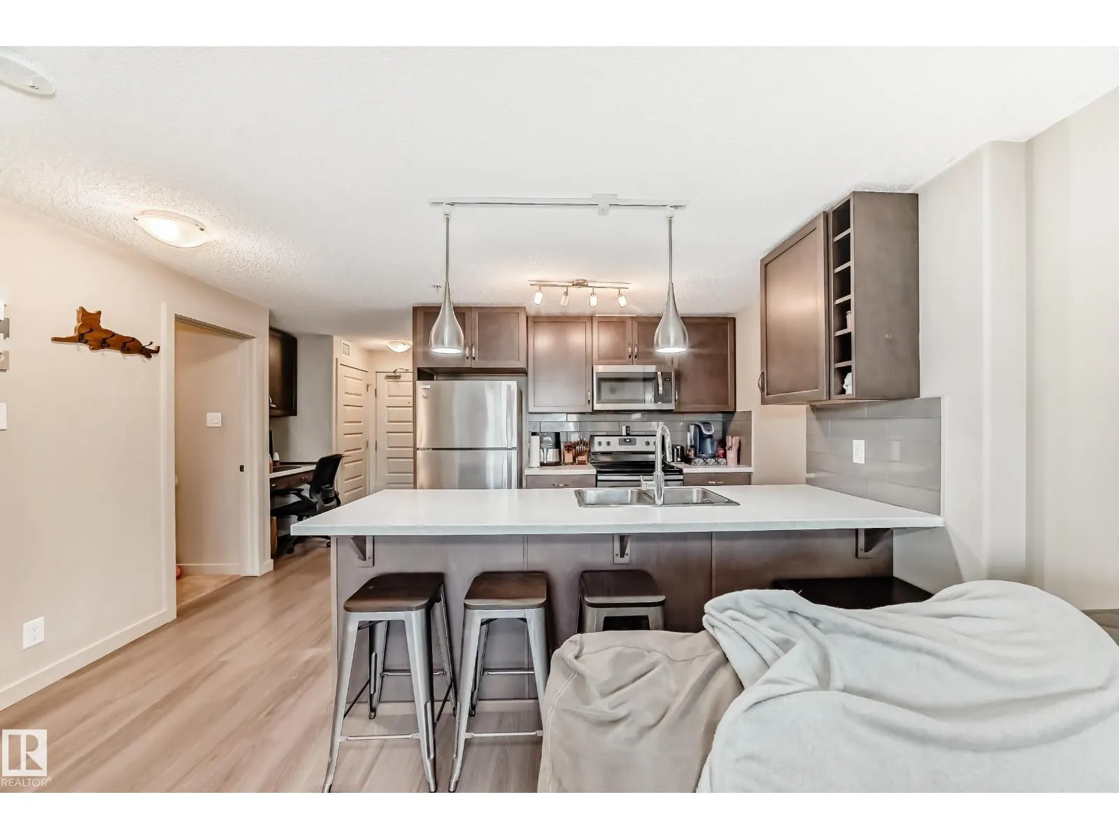 #303 4008 SAVARYN DR SW