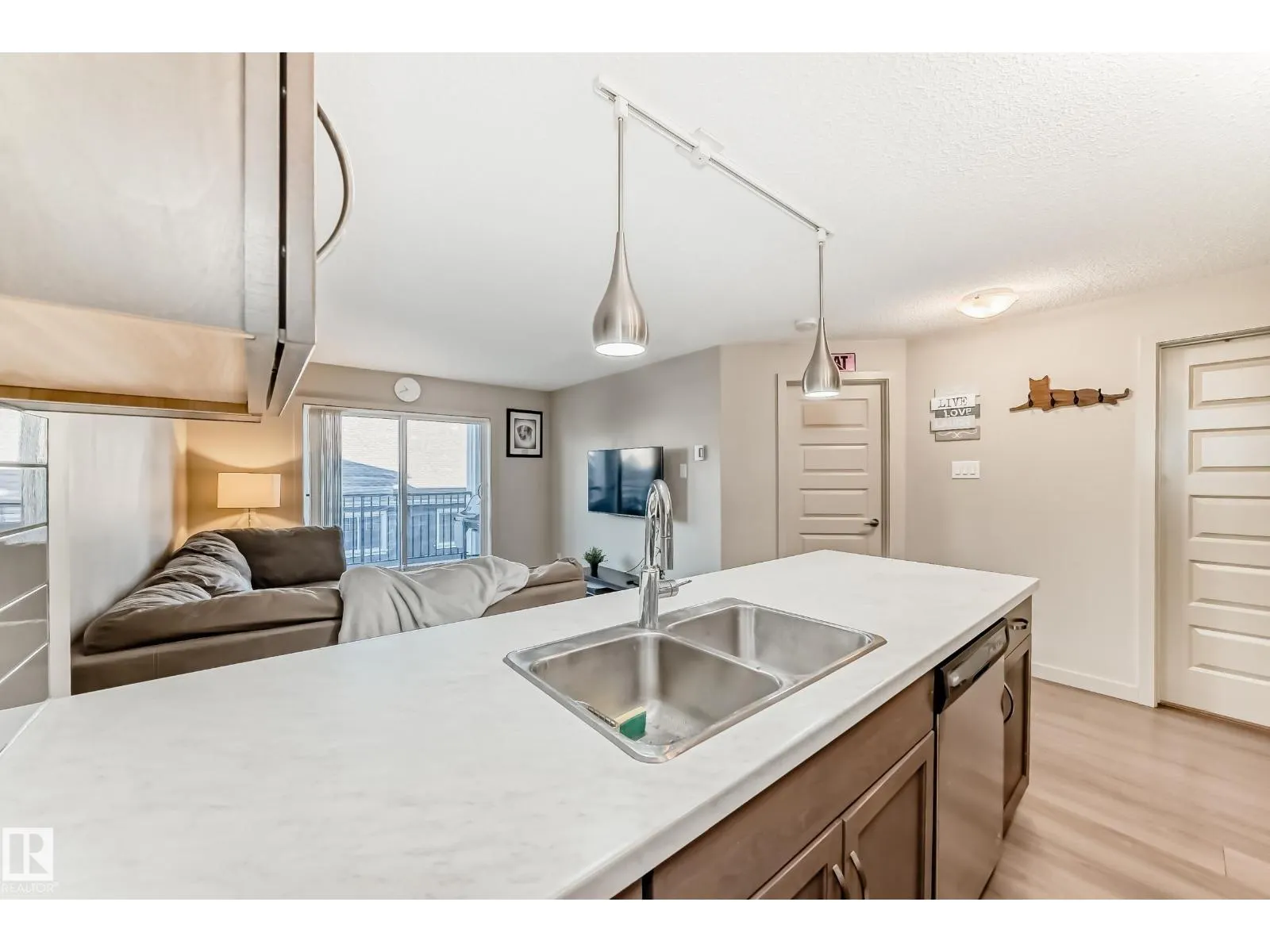 #303 4008 SAVARYN DR SW