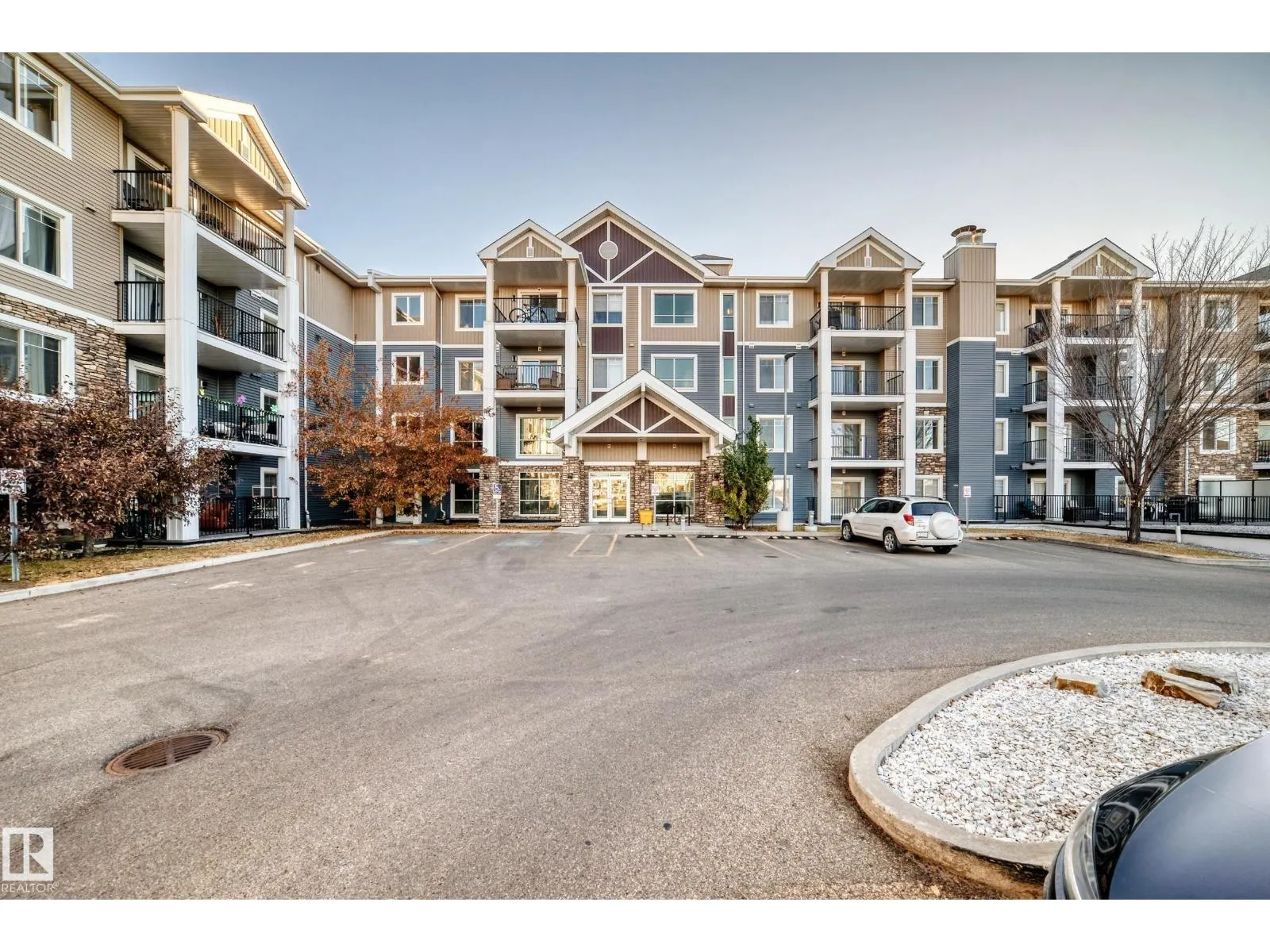 #303 4008 SAVARYN DR SW