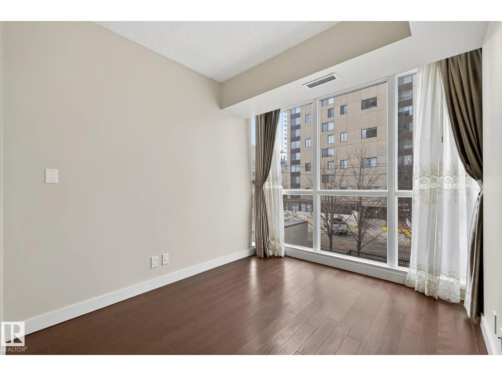 #203 10046 117 ST NW