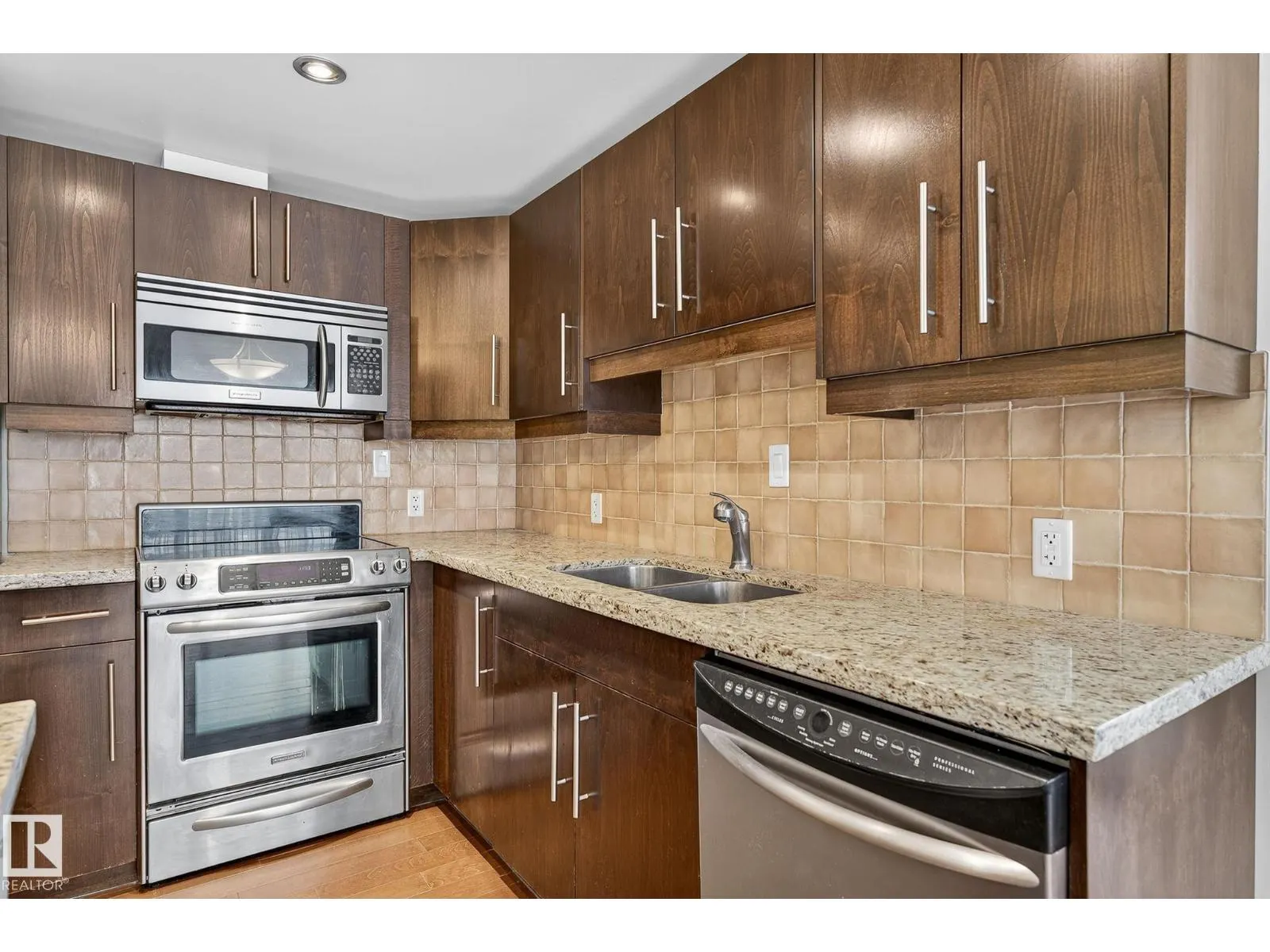 #203 10046 117 ST NW