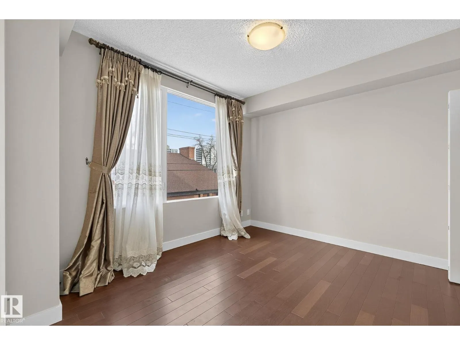 #203 10046 117 ST NW